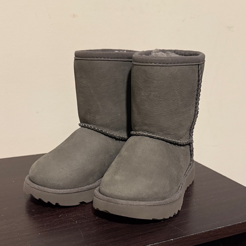 UGG toddler Kids Gray Boots